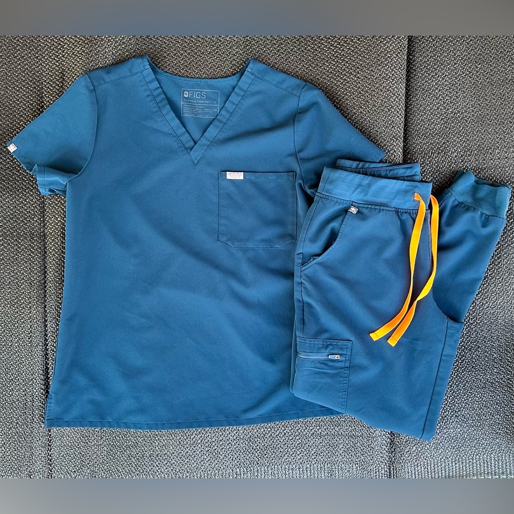 FIGS Deep Reef scrub set size small